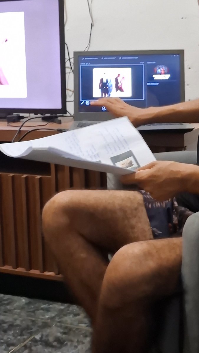 thenewcreatorr's tweet photo. e meu namorado que fez uma apresentação em power point pra me explicar a carreira e história de vida da Shakira https://t.co/GtnhAFJ9BQ