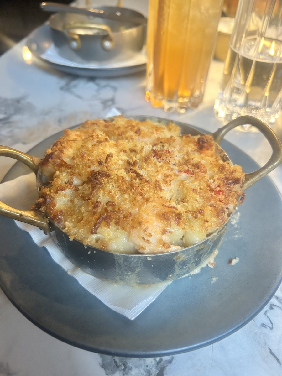 laurabagley4's tweet image. ✔️The Franklin in the town of Franklin Mi , worth the trip and the money , I highly recommend the lobster mac n cheese, superb 😊 #restaurant 🦞