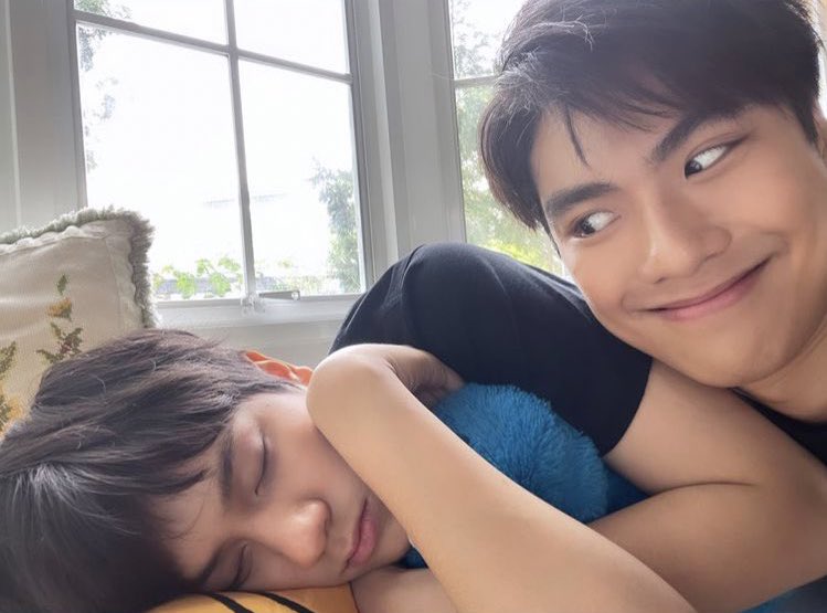 ohmpawatforever's tweet image. ဒါကြီးက ဘာကြီးတုန်း🤭🤭🤭

#ohmnanon

@ohmpawatt