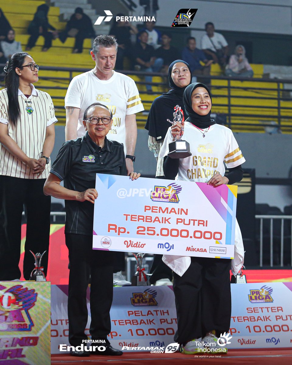 JPEVolley's tweet photo. We did it again, JPE Friends! 🫶🏻🔥

Perjalanan ini nggak mudah. Setiap pertandingan, setiap tekanan, setiap cerita yang  dilewati jadi bagian dari perjalanan besar. Dengan usaha, kepercayaan, dan kebersamaan yang terus dijaga, akhirnya kita berhasil mempertahankan gelar juara ⭐️ https://t.co/Jfngm7UnlW