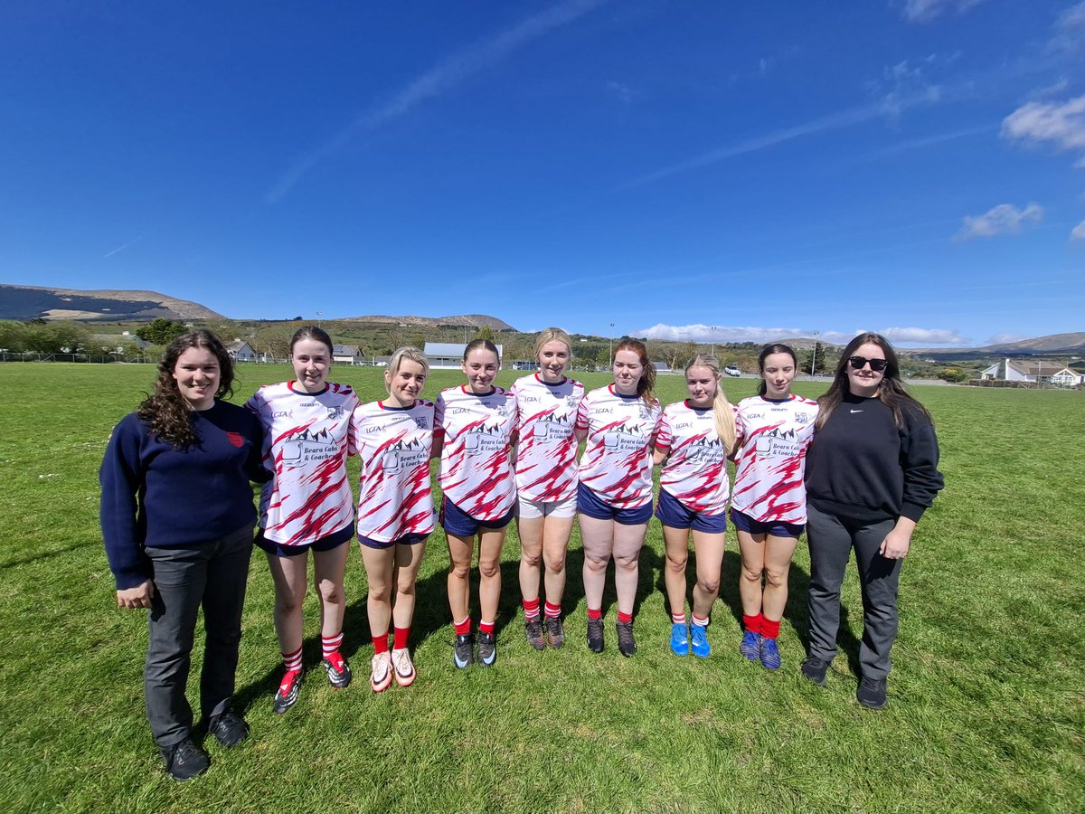 bearacs's tweet photo. Hard luck to our Senior Ladies who lost out to Ballingeary in the Cork PPS  Senior competition. Well done on a great effort, girls. Special mention to our 6th year girls who played their last school game with wonderful performances over the years 🏐🇮🇩 https://t.co/qo1FQON9cG