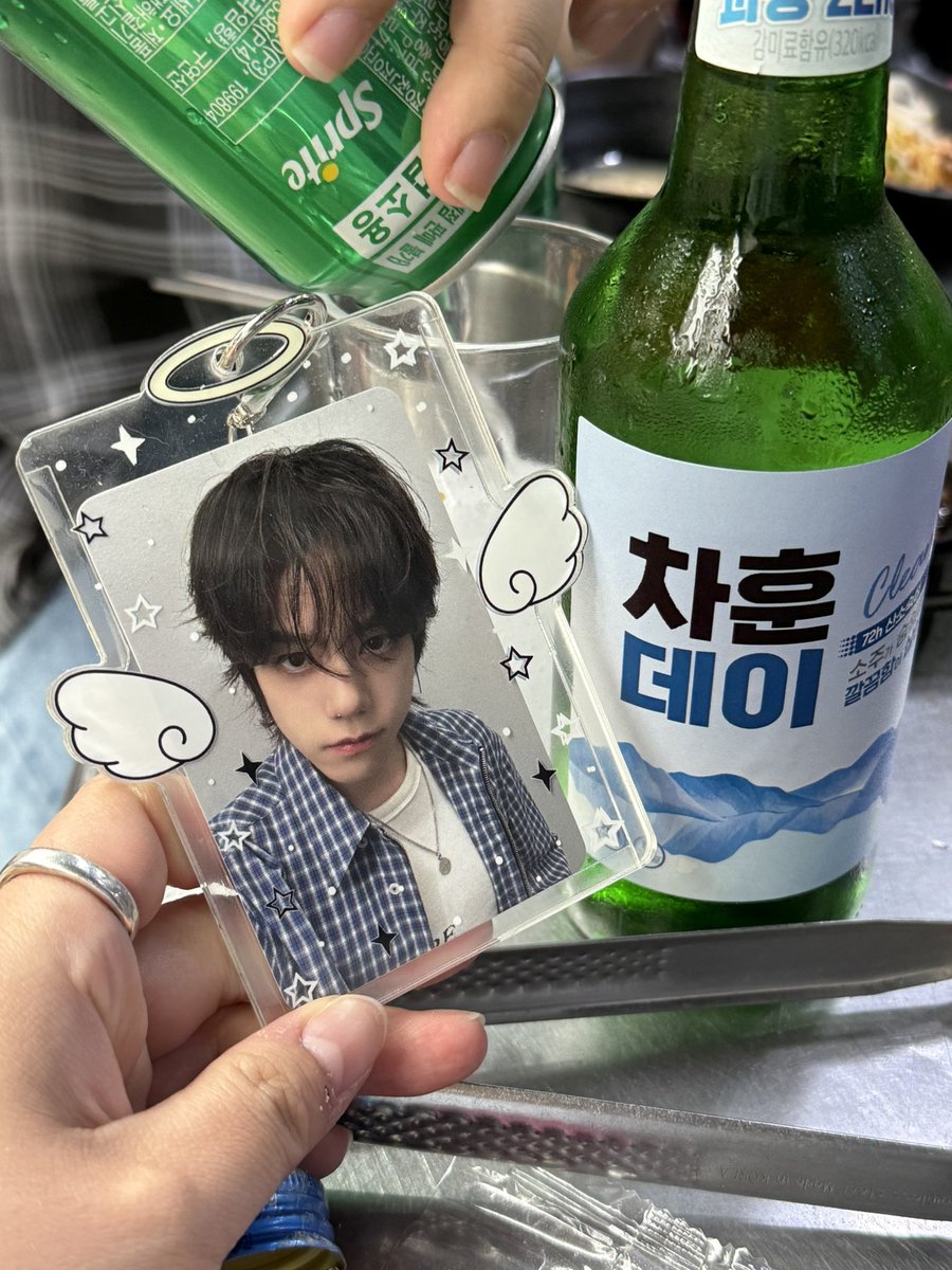 비 tweet media