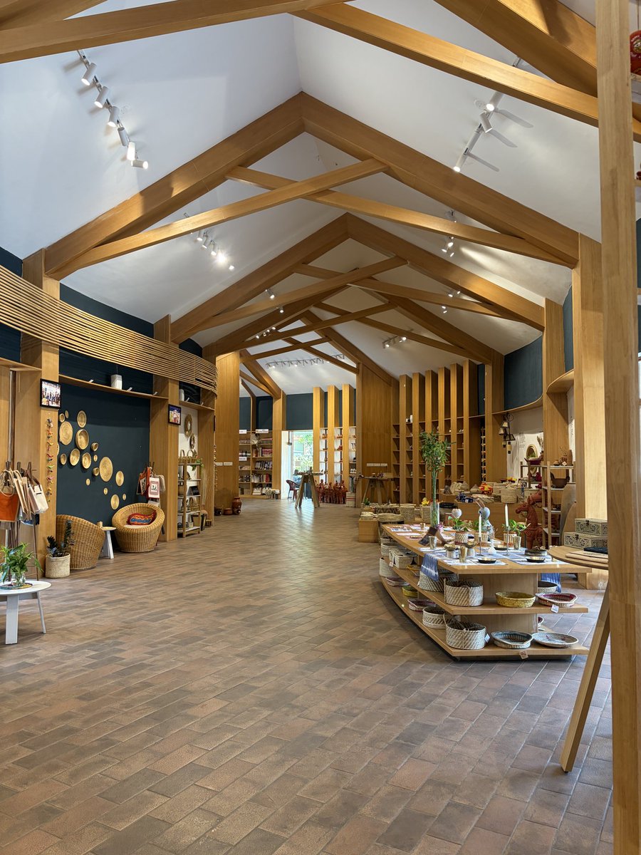 doctorsoumya's tweet photo. Wonderful outlet of Mission Shakti in Bhubaneswar showcasing handicrafts &amp; produce from all districts of #Odisha. Very well designed and laid out - a treat to shop here! https://t.co/HVyPRasdXA