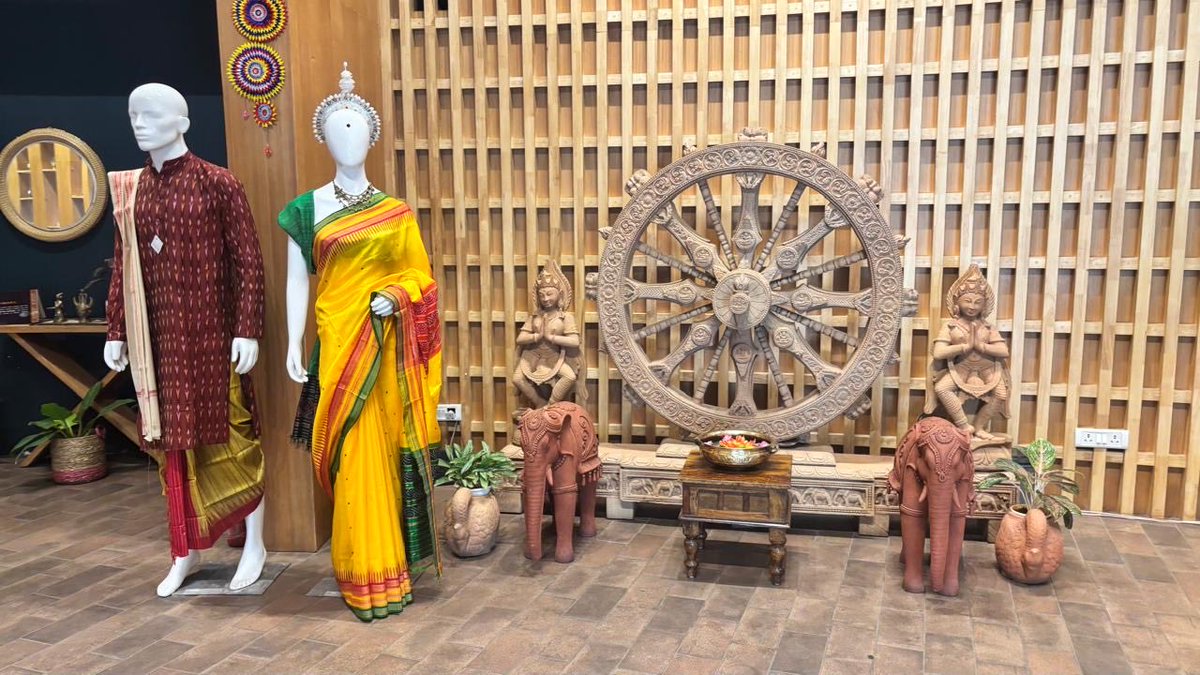 doctorsoumya's tweet photo. Wonderful outlet of Mission Shakti in Bhubaneswar showcasing handicrafts &amp; produce from all districts of #Odisha. Very well designed and laid out - a treat to shop here! https://t.co/HVyPRasdXA