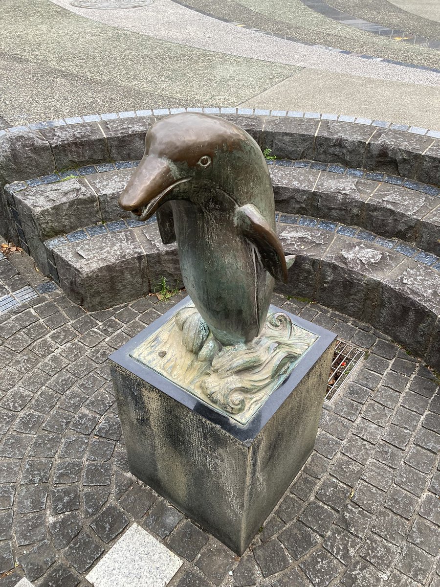 goking5's tweet photo. 【豆知識】
横浜公園を守護する四聖獣は龍、ライオン、馬、イルカ https://t.co/eEiNOkyC0c