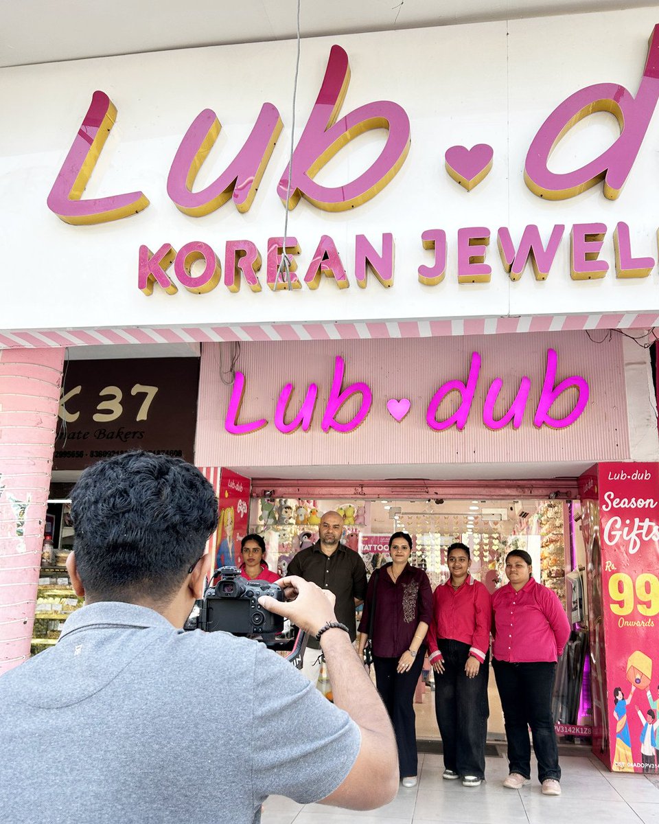 ZohoPOS's tweet photo. Lights. Camera. Jewelry. 🎥
Some days, our work looks like this. ✨

We had the best time with the @DubJewellery team — a Korean jewelry brand running their entire store seamlessly with Zoho POS — billing, inventory, and multi-outlet management, all in one place. 🎬

What's their Zoho POS story? Coming soon.
Stay tuned.