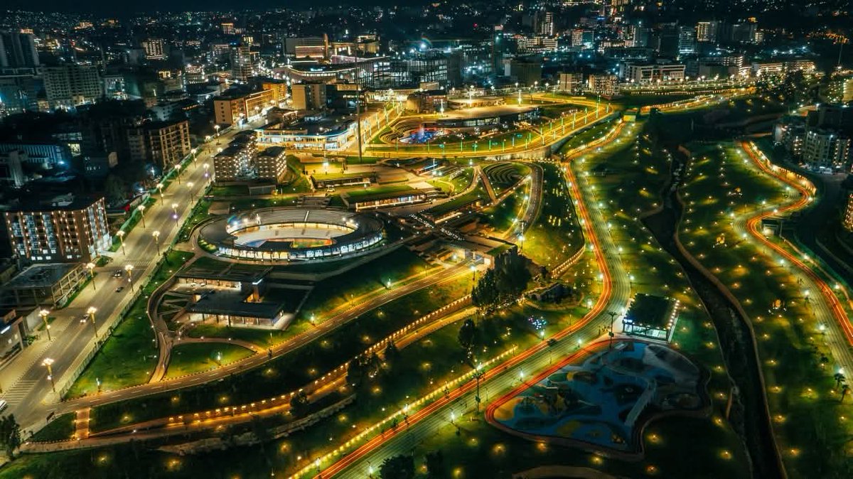 DerejeGerefa's tweet photo. የፒያሳን ማማር፤ የካዛንቺስን መዋብ፤ የአዲስ አበባን ማጌጥ የሚጠላ የለም።በእርግጥም የተሰራው ስራ ጥራት ያለው ድንቅ ስራ ነው።ጥያቄው ነዋሪውን ከአካባቢው ከማራቅ ይልቅ ለምን እዛው አካባቢ አፓርታማ ተሰርቶለት ማስፈር አልተቻለም የሚለው ነው። https://t.co/99Hdg6JFkB