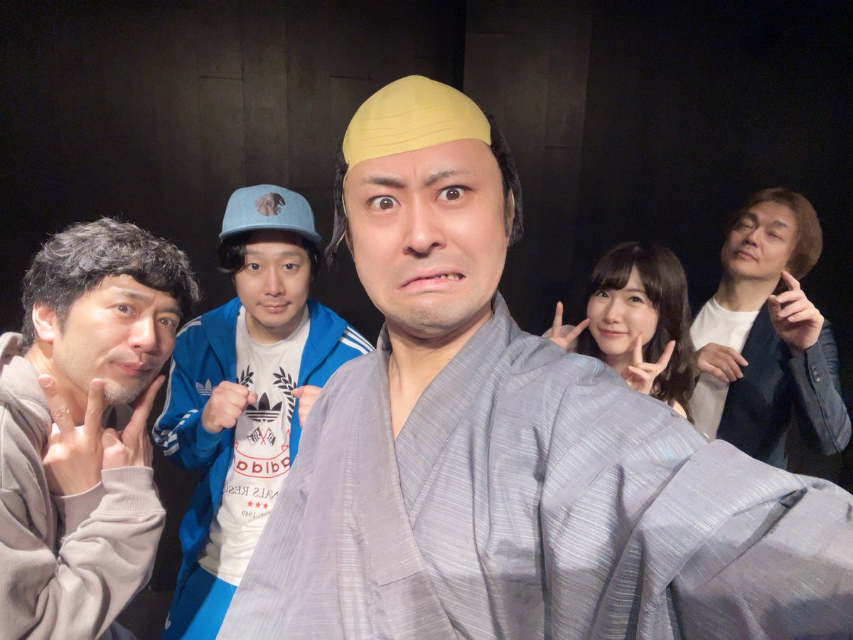 ばあたり、げねしゅうりょう。
いよいよあすおひろめです。
ちぇきかいもあります。
さいんもかきます。
キェイもします。

たのしいこころもちでいらっしゃい。
おまちしておりますね。

たのしいひとびと📸

#袈裟クソ