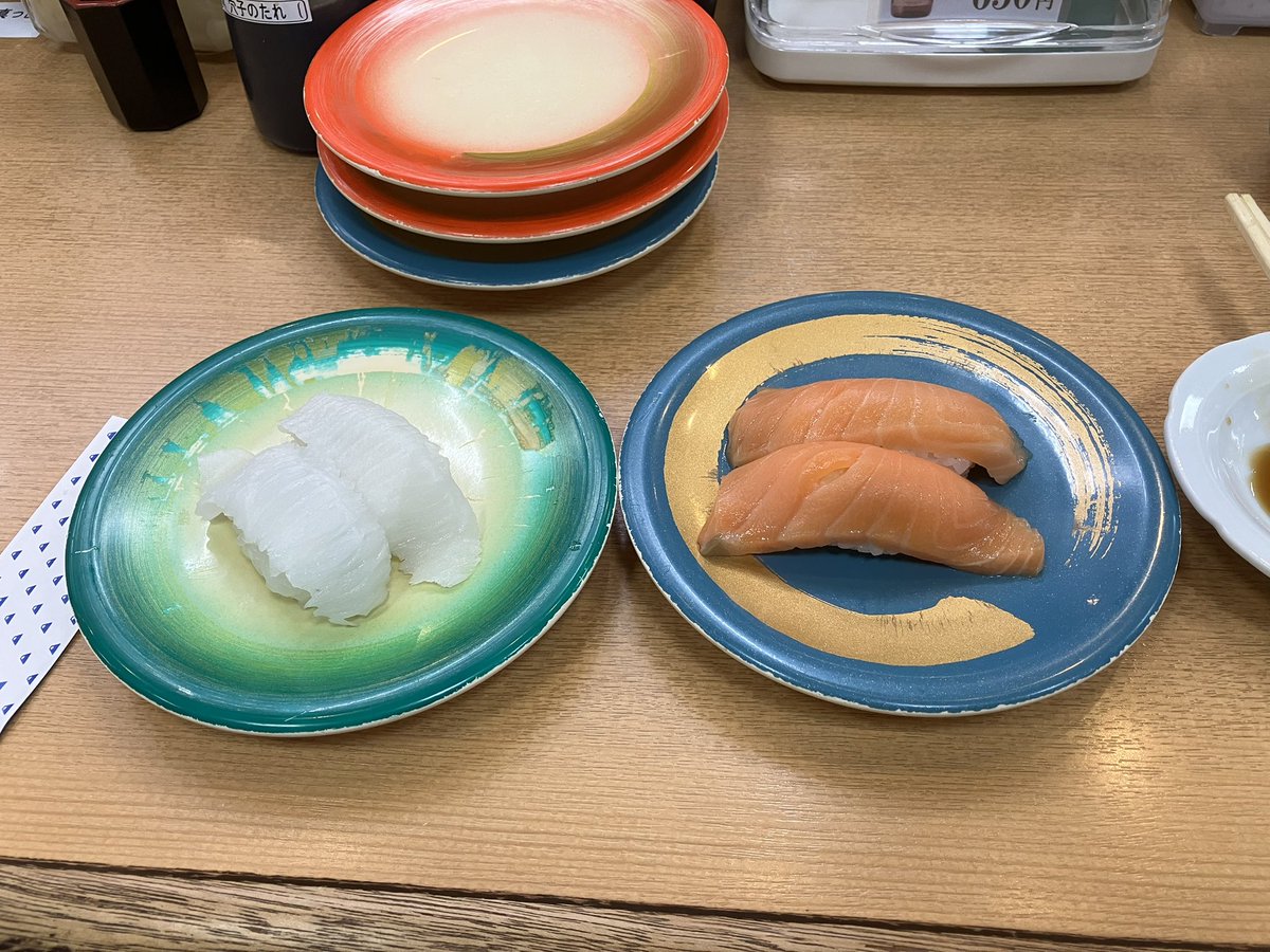 TeihenWalker's tweet photo. 今日はちょっと贅沢
おすし(当然回ってる)

 #すしやまるいし

コハダ
マダイ
かんぱち

えんがわ
サーモン

ひらめ
ブリ
マグロかしらとろ https://t.co/dq68vToD0G