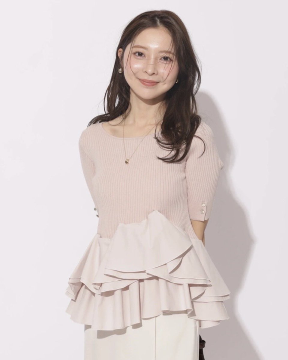 schaaan____'s tweet image. アプワイザーリッシェのペプラム、花びらみたいにひらっと広がってかわいい🌷♡
@apuweiser_official
#apuweiserriche #アプワイザーリッシェ　#gift