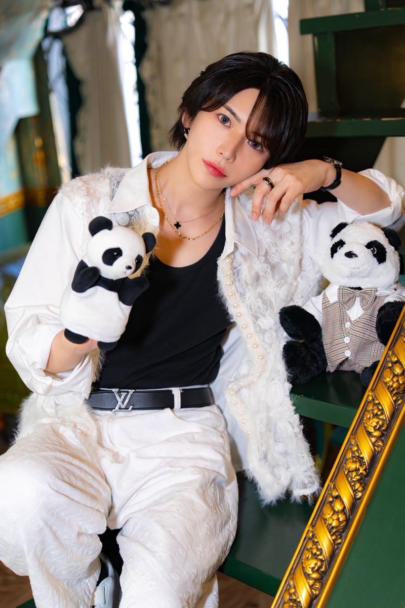 【重大発表】

改めまして黒白メイです🐼
顔面解禁しました。