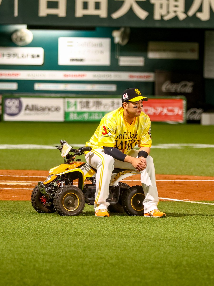 vulcan8666's tweet image. おおちゅのヒロインを
しっかり受け止めるマロン🌰

#栗原陵矢
#HERO
#ハリーくん
#専用バイク
#腰かける
#撮鷹📸