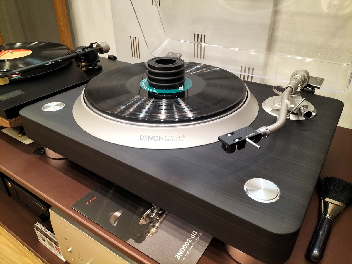 audioassist3678's tweet photo. 他のレコードプレーヤーとの
聴き比べ♪もできます👍️
何が違うの？どう違うの？
を実際にご試聴いただけます☺
耳👂️の肥やしに…
#GOLDNOTE #PIANOSA
#DENON #DNP3000NE
#DP500BT #DP400 #レコード https://t.co/E2Lg0whEmo