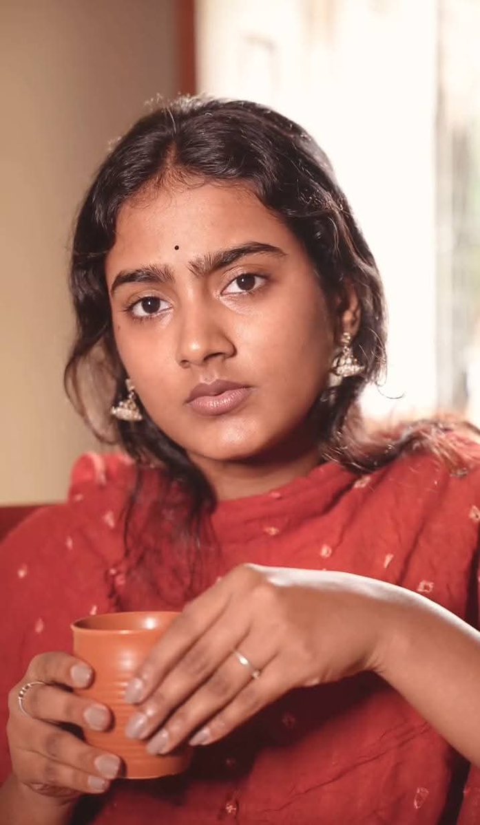 Nandhan_Talkz's tweet photo. இப்போ நடிச்சுட்டு இருக்க அரசன் தாண்டி...

அடுத்தடுத்து நல்ல கதைகளை தேர்ந்தெடுத்து நடிச்சா இந்த பொண்ணு கண்டிப்பா ஒரு பெரிய ரவுண்டு வரும்.

அதுவும் பெரிய நடிகை ஆக கலரெல்லாம் தேவை இல்லை, கன்டென்ட் உள்ள படங்கள் & நடிப்பு இருந்தாலே போதும்னு மீண்டும் நிரூபிக்க நல்ல வாய்ப்பிருக்கு.

ஏன்னா சும்மாவெல்லாம் வெற்றிமாறன் ஒரு நடிகையை செலக்ட் பண்ணிட மாட்டார்.

அதுவே இவங்க வித்தை தெரிஞ்ச நடிகை தான்னு புரிய வைக்குது.

என்ன பன்றாங்கன்னு பார்ப்போம் 🙌