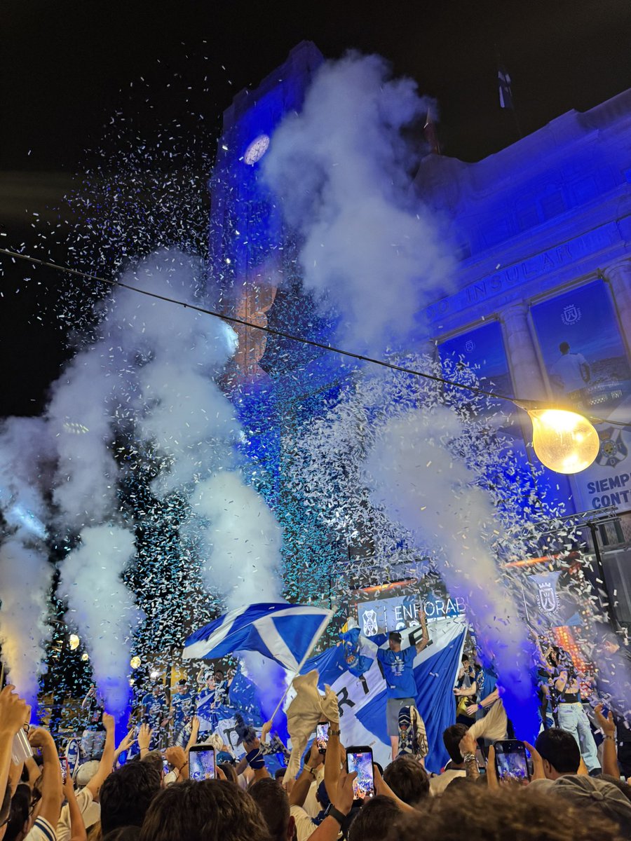 mencyacorrea's tweet photo. Somos un puto ave fénix, nos querían ver muertos y lo que hicieron fue lo contrario. Somos el Tenerife con lo malo y lo bueno. “Volverán los tiempos de gloria”💙 https://t.co/1kAPJTn6yk