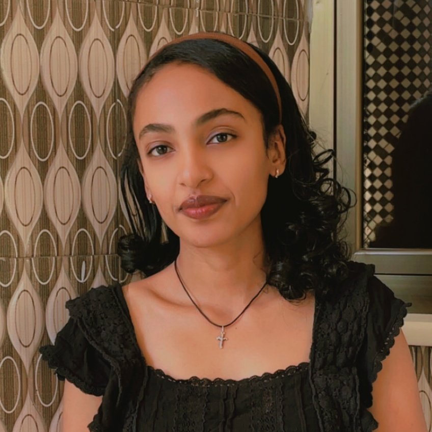 ቅድስት tweet media