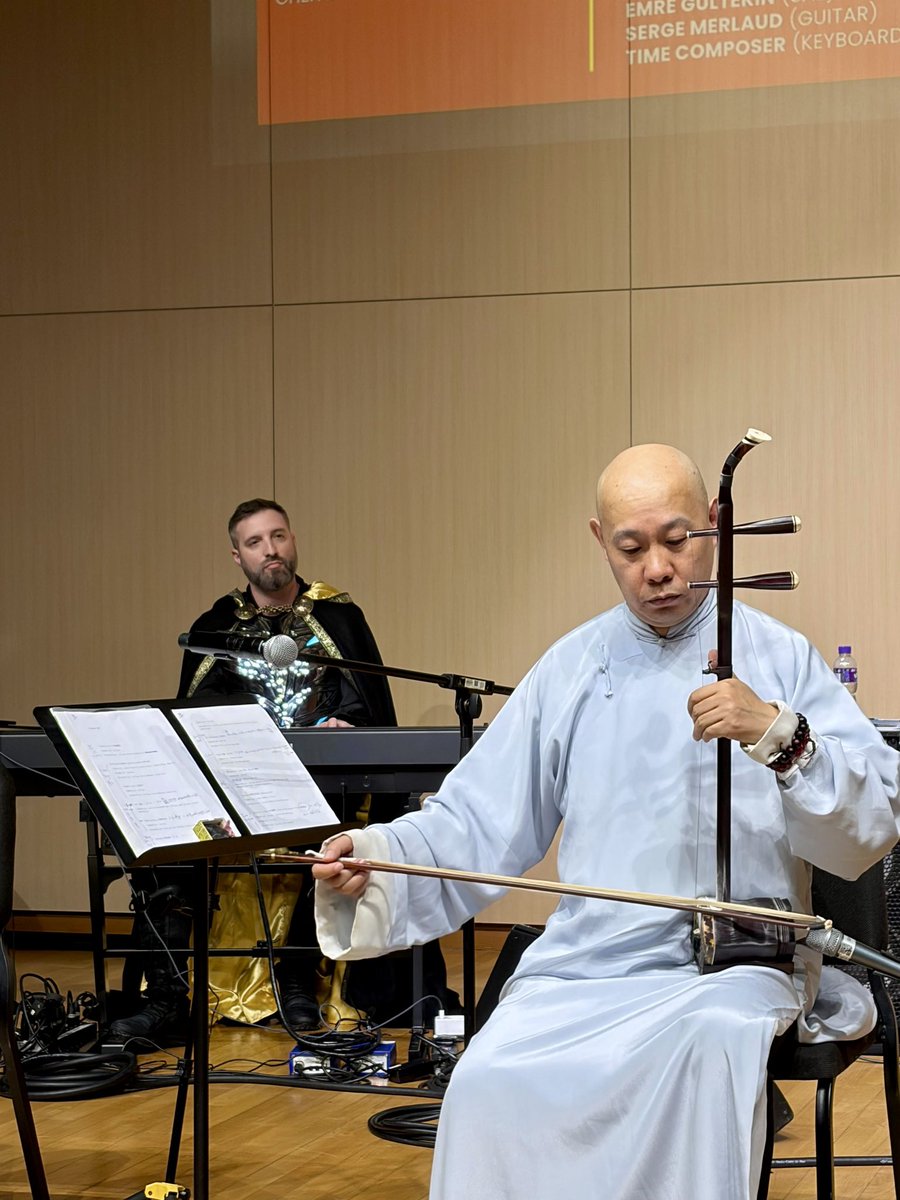 Timecomposer's tweet photo. Un très beau moment à l’Université des Sciences et Technologies de Hong Kong @hkust aux côtés de @guogan et ses amis. Un moment hors du temps, où les cultures, les sensibilités et les émotions se sont rencontrées en musique.

#guogan #guoganerhu #hkust #hongkong #music #concert https://t.co/6BNLYON2rB