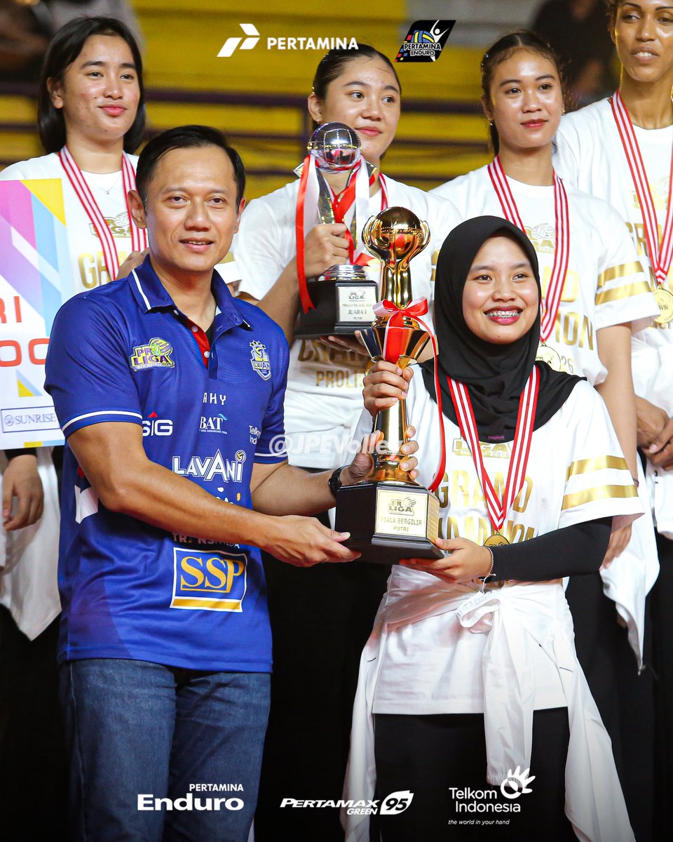 JPEVolley's tweet photo. Ini bukan cuma tentang menang, tapi tentang perjalanan yang akan selalu kita kenang 🏆✨

Terima kasih sudah selalu ada di setiap langkah kami.
Yuk terus dukung dan rayakan kemenangan ini bareng-bareng! 💙🔥

#JuaranyaIndonesia
#jpevolley #pertaminaenduro #proliga2026 #volleyball https://t.co/wvHR3b4Xga