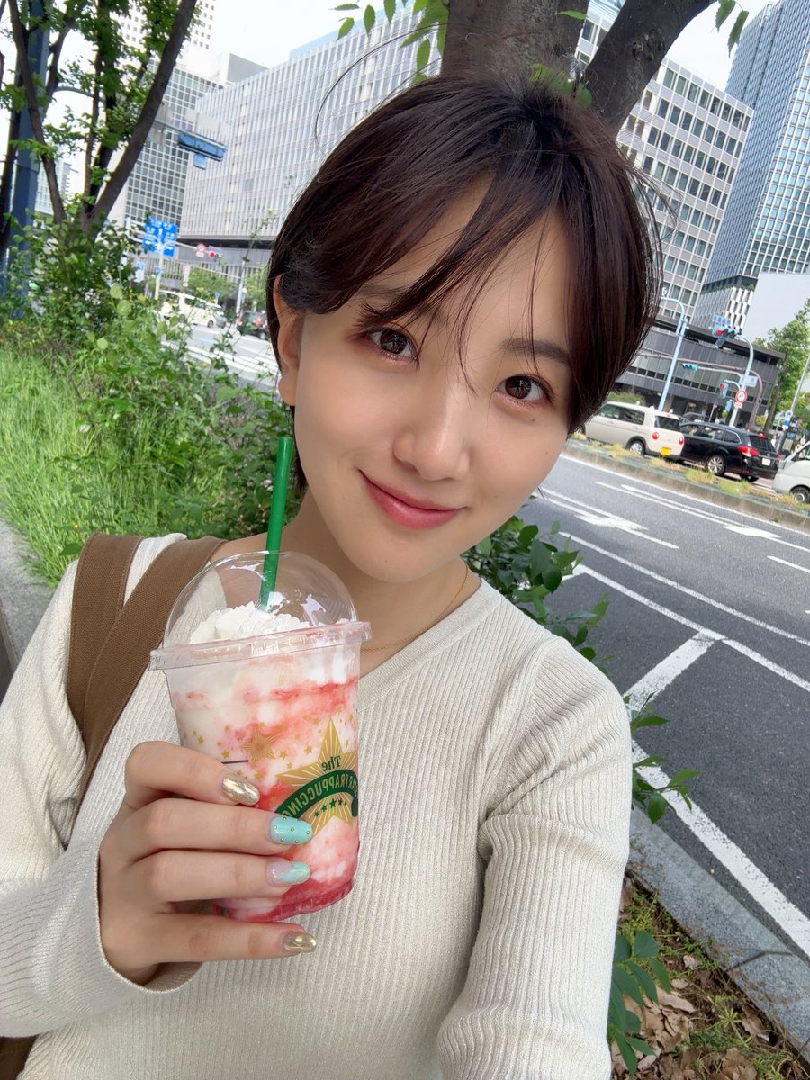 azumaruka's tweet photo. 大阪に帰ってきました🫡
明日は桧山さんとトークショーです！
ご興味のある方はぜひ🐾

https://t.co/fQbNN7DkqR https://t.co/3koRUsUIQ5