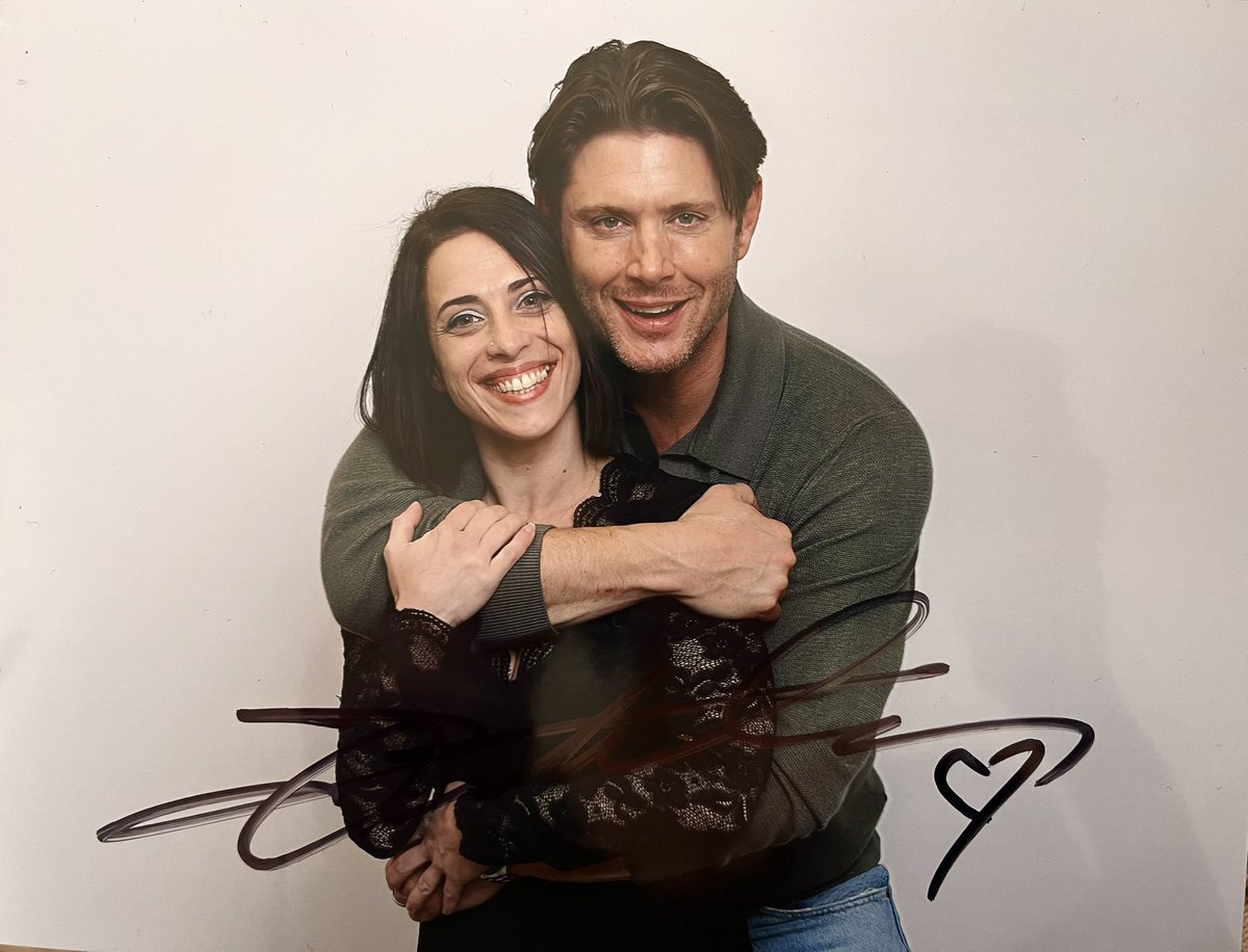 Jensina89's tweet photo. In a world of monsters and injustice there is still a place where my soul feels safe, in your arms Jensen 💚

#JIB16 https://t.co/djv7gVO5yt