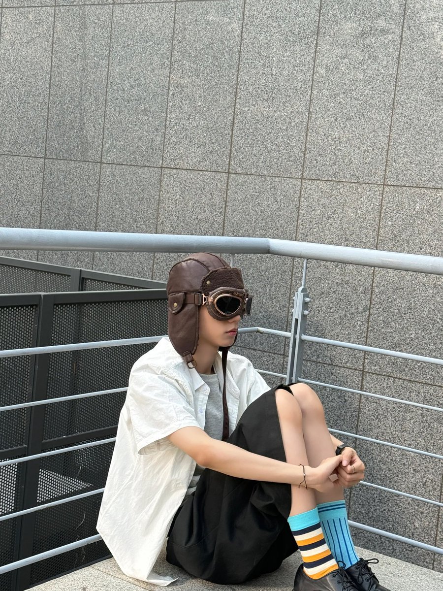 41i2n's tweet photo. 이 사진 진짜 기묘해서 이 사진급으로 기묘함 https://t.co/cYT0XPHbXK