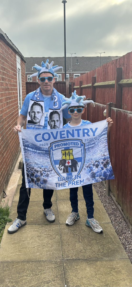 goatshead2011's tweet photo. Watford away ole ole #ccfc #skybluearmy https://t.co/1FYBmQznMN