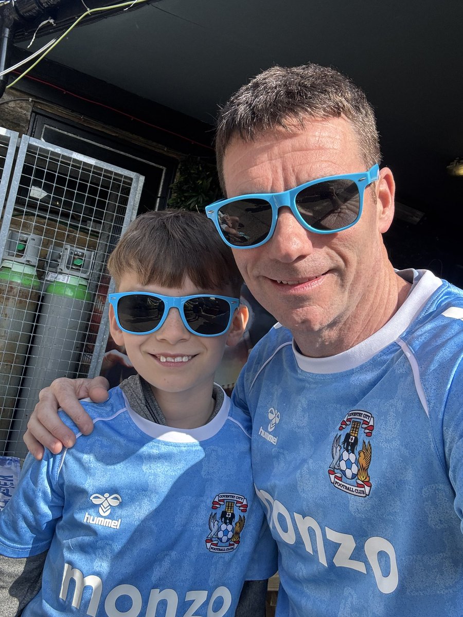 goatshead2011's tweet photo. Watford away ole ole #ccfc #skybluearmy https://t.co/1FYBmQznMN