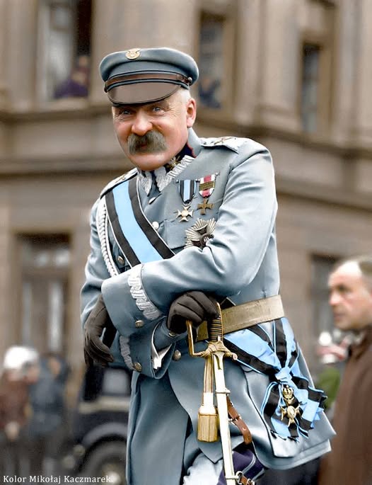 "Naród, który nie szanuje swej przeszłości nie zasługuje na szacunek teraźniejszości i nie ma prawa do przyszłości"
J.Piłsudski🇵🇱 
Warszawa, Plac Marszałka Józefa Piłsudskiego rok 1929.
Fota : NAC