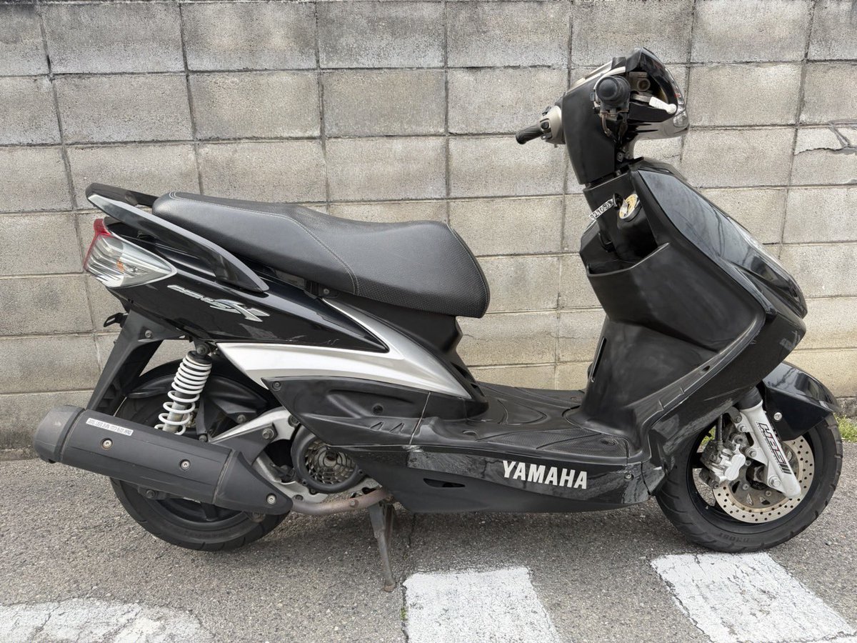 GUYSFactory's tweet photo. 大阪発‼️
シグナス売ります‼️

シグナスX 2型台湾黒✨
入荷致しました🔥

走行距離0.4万キロ台✨
カスタムしてからの納車や遠方の配送も出来ます😊

是非お問い合わせ下さい✨

#シグナス売ります #バイク売ります #シグナスx #シグナス専門店 #GUYSFACTORY 
#大阪発 #堺市西区草部 #小型スクーター https://t.co/2XpNwhO9hB