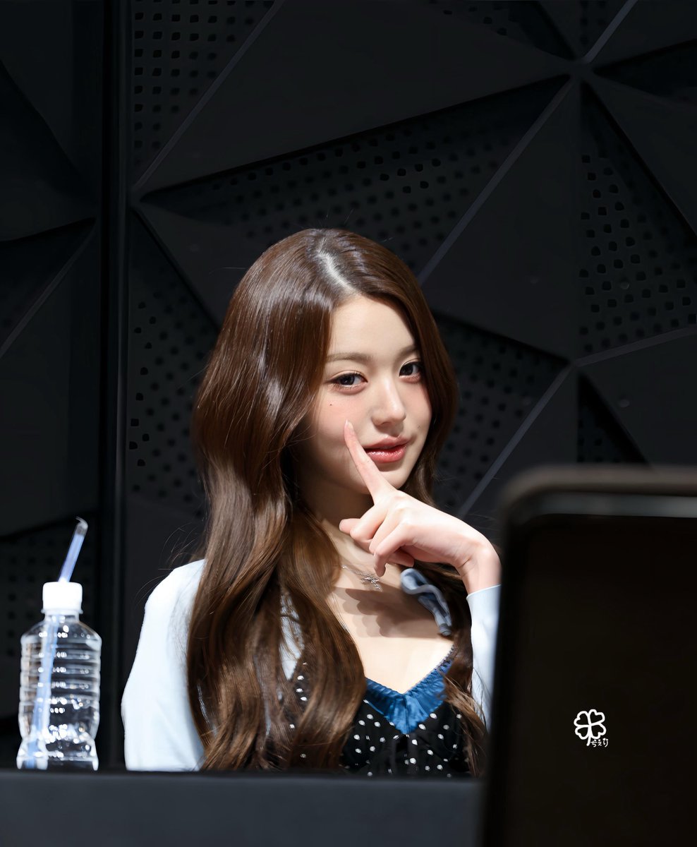 260429 IVE全員サイン会 私ウォニョンっていうの🖤 #IVE #아이브