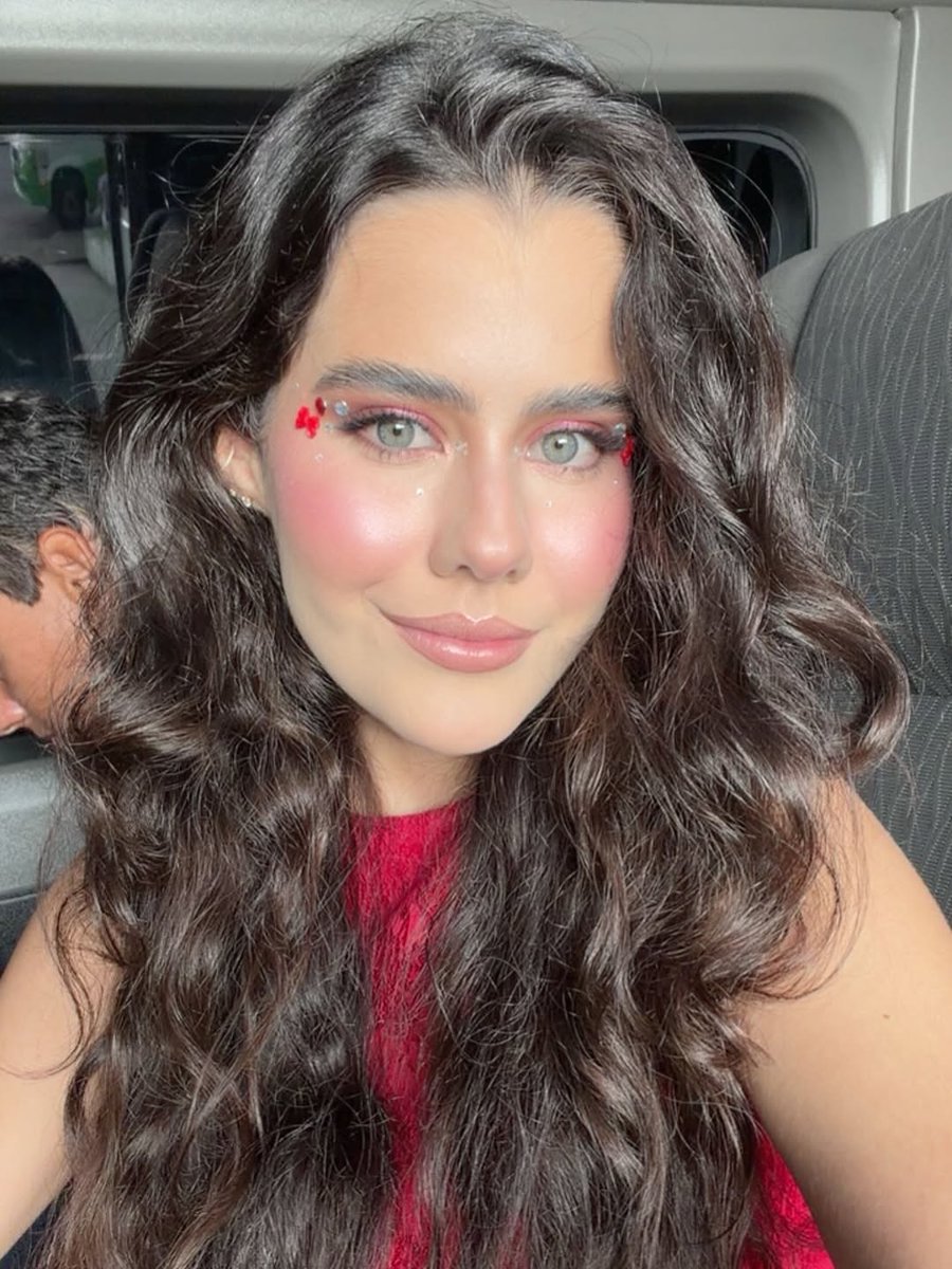 gabimacoff's tweet image. Primeira vez conhecendo o carnaval de Recife da tomar mais "primorosa" possível hahahah 🙏🏻❤️✨