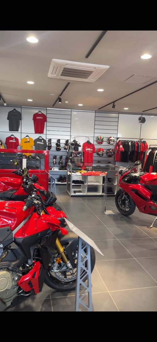 7star_0123's tweet photo. バイク直しにDucati埼玉南 https://t.co/ggycdLtXQL