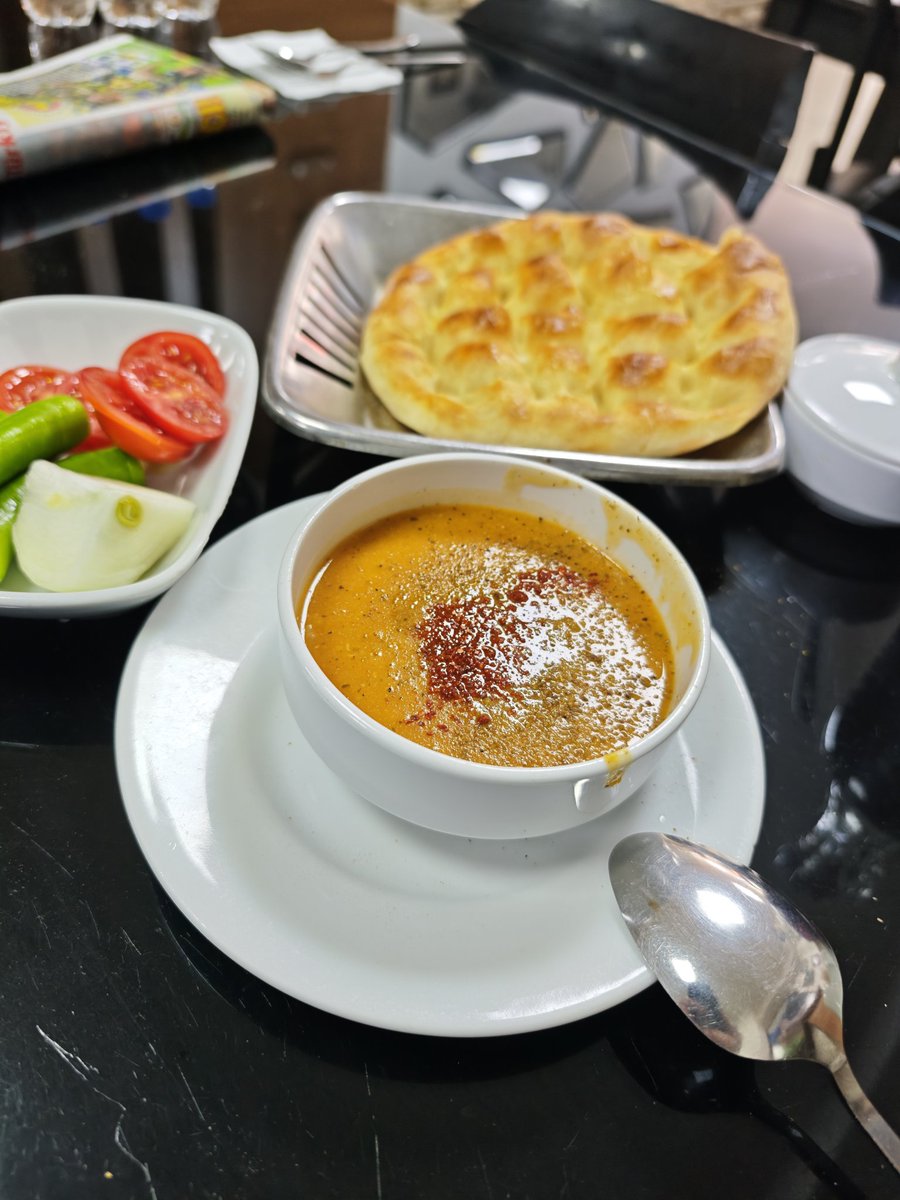 Koki87596981's tweet image. Böyle güzel yemek yenmez mi.🦅🐴
#döner
#çorba
#cumartesi
