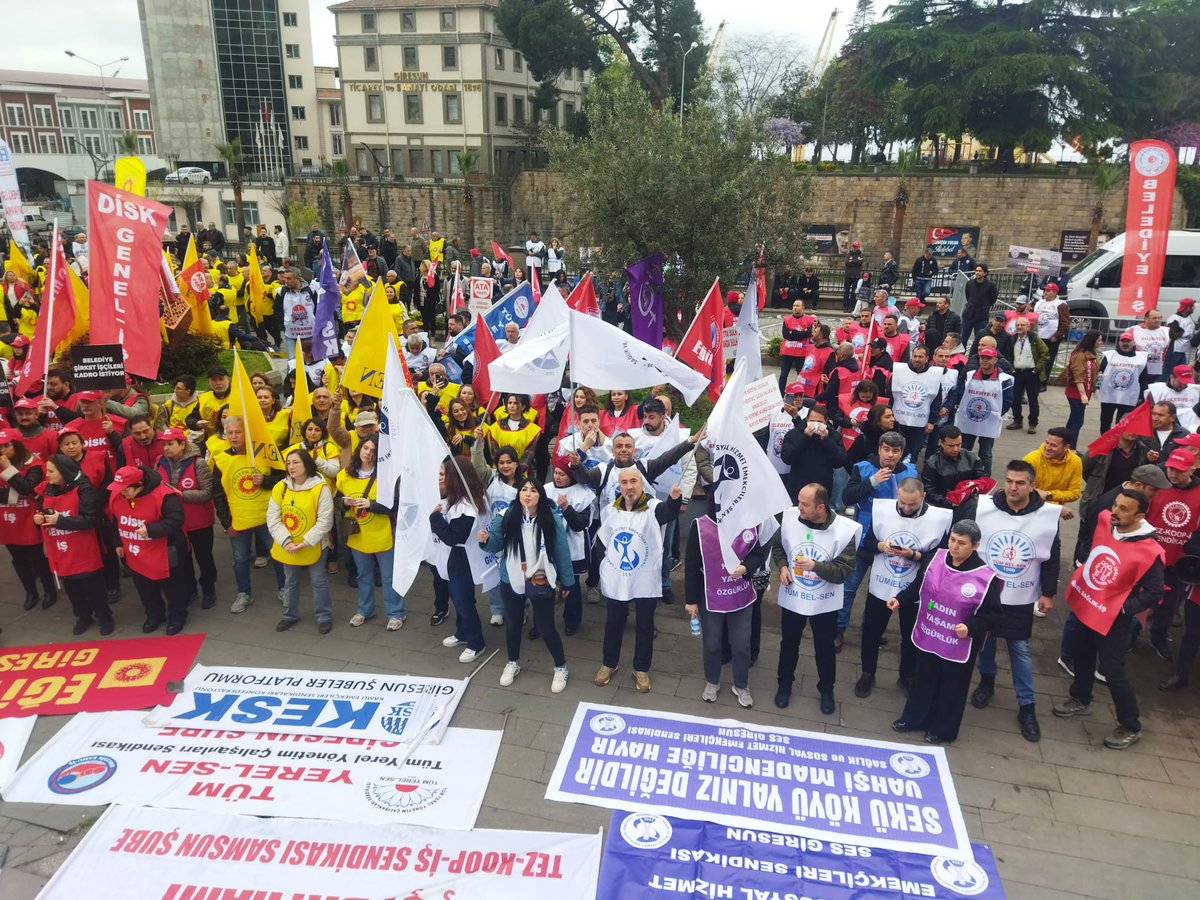 GiresunSes's tweet photo. Emeğin emekçinin bayramında alanlardayız. Sesimize ses olan, alanlarda bizler elele kolkola yürüyen sağlık ve sosyal hizmet emekçilerine teşekkürü bir borç biliriz. #1Mayıs https://t.co/twnbSKRya8