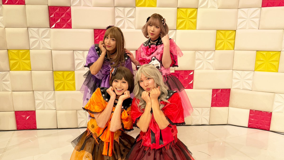 kamaigachi's tweet photo. #かまいガチ

アイドルデビューしたいねん💓

収録後の写真！

なぜか渡辺さんの姿がない写真も・・・
脱退？？🥹

何が起こってしまったかは
TVerでご確認ください✅

#かまいたち
#濱家隆一
#山内健司
#東京ホテイソン
#たける
#真空ジェシカ
#ガク
#お見送り芸人しんいち
#錦鯉
#渡辺隆
#GEININTUNE https://t.co/zH05Mlat40