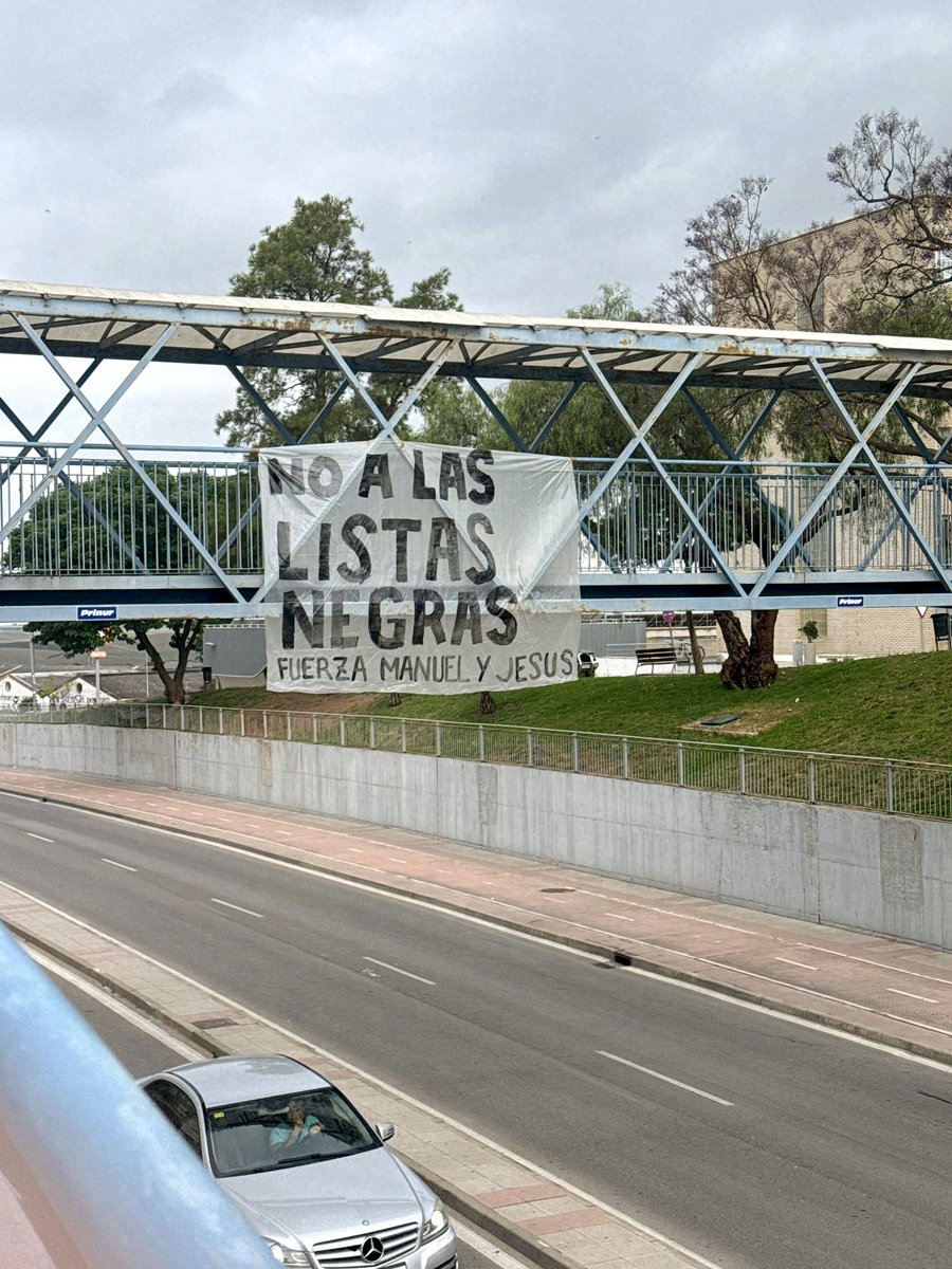 KolectivoSur91's tweet photo. HACER SINDICALISMO NO ES DELITO
Mucha fuerza y apoyo a Manuel y Jesús
#NoALasListasNegras 
@CTM97560609 https://t.co/tNSAopZIZM