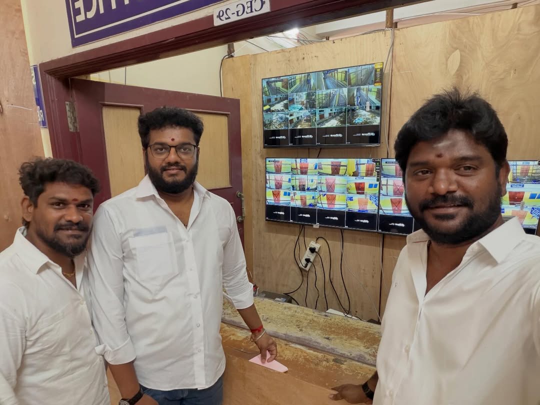 RomeoVijay7's tweet photo. பெரம்பூர் தொகுதி முதல்வரின் @TVKVijayHQ
வாக்கு பெட்டியை பாதுகாக்கும் பணியில் siva bro and our perambur team 🔥🔥🔥

@peramburshivav 
@PeramburAJGopi @perambur_TVK
#தமிழகவெற்றிக்கழகம்‌ https://t.co/FyfUCwTM1Z