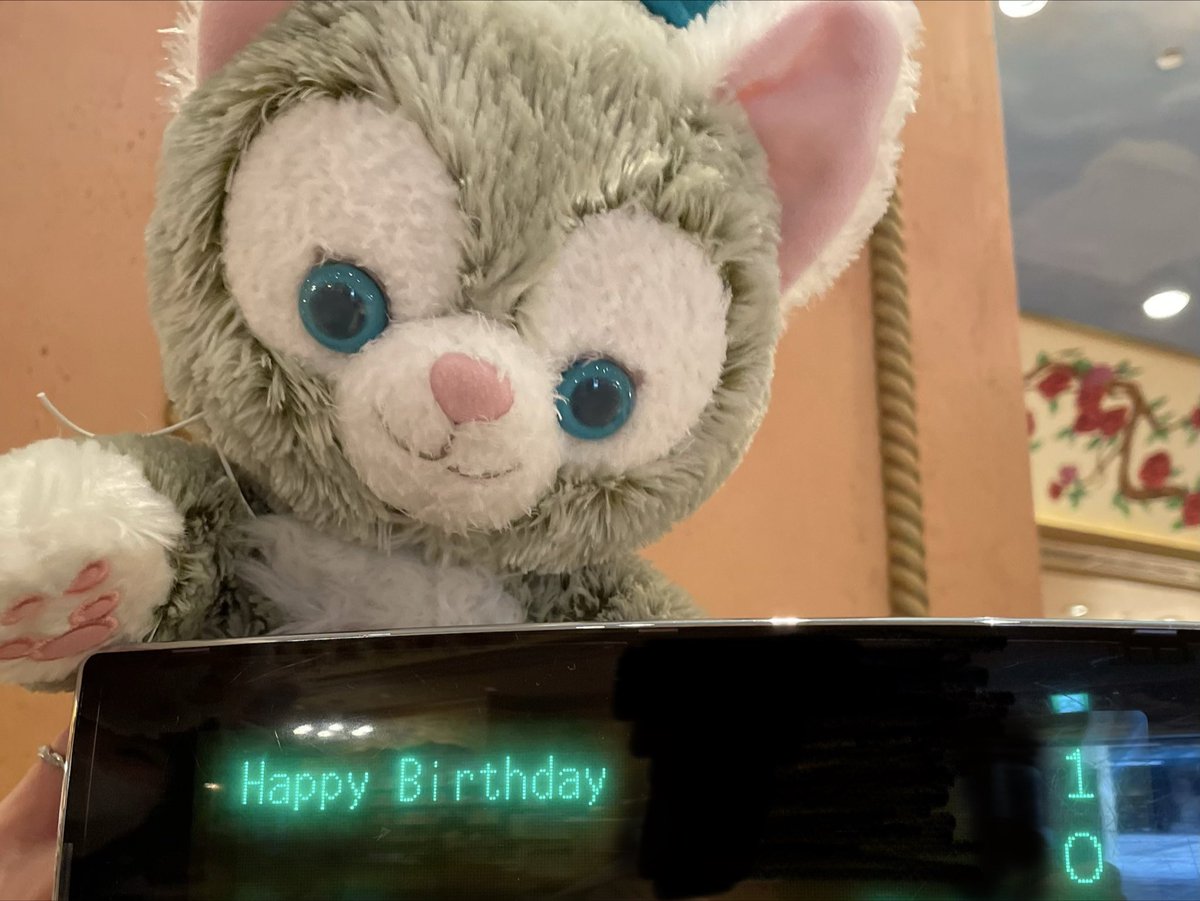 誕生日当日のディズニーシーにて
キャストさんたちにいただいたお祝いの思い出!
レジのハッピーバースデーはびっくりした!
キャストさん「あれ?何か届いて…あっ!ミッキーからのお祝いですね!レジに魔法をかけたんですかね」って言われて、びっくり嬉しかった〜!
ありがとうゆめのくに✨