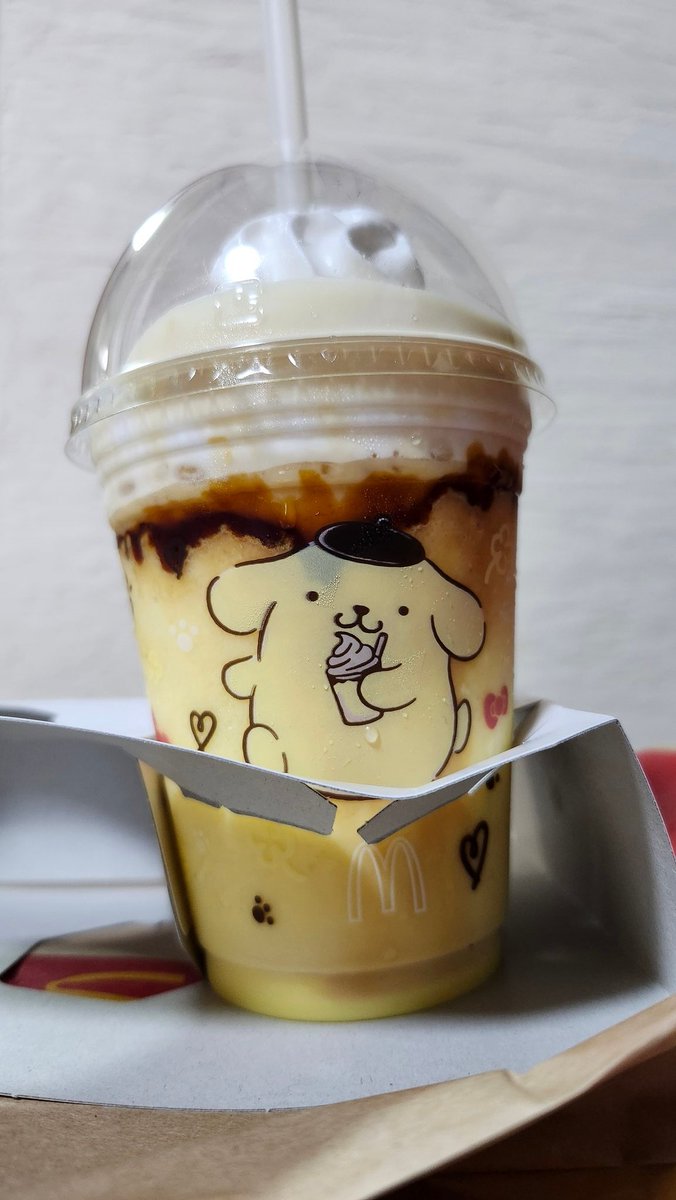 ずっと気になっていたのに飲むの忘れてたマクドナルドのポムポムプリンのクリーミープリンフラッペ🍮、終わる前に飲めて良かった😋
美味しいけど結構甘いぞ🤣