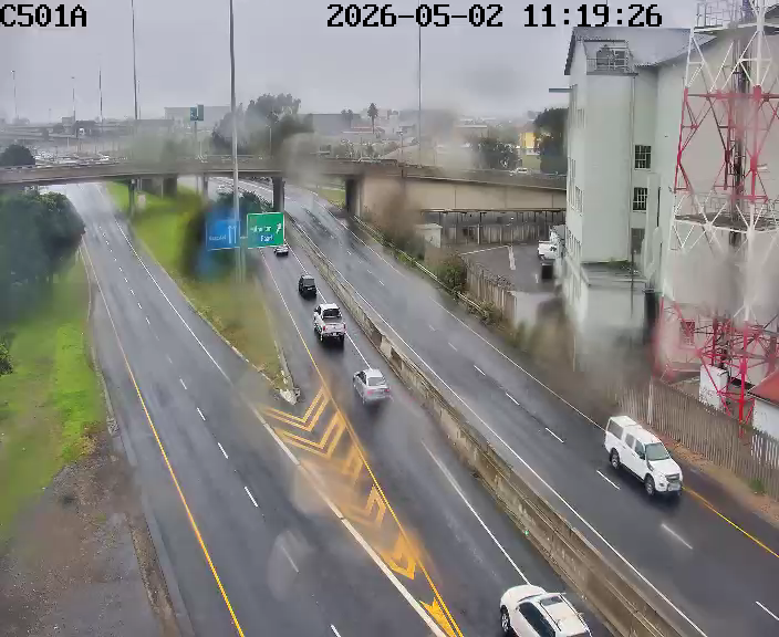 CapeTownFreeway's tweet image. Rain over greater part of Cape Town, Maintain safe following distance and Switch on headlights. #BeTheChange