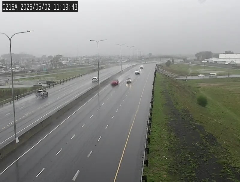 CapeTownFreeway's tweet image. Rain over greater part of Cape Town, Maintain safe following distance and Switch on headlights. #BeTheChange