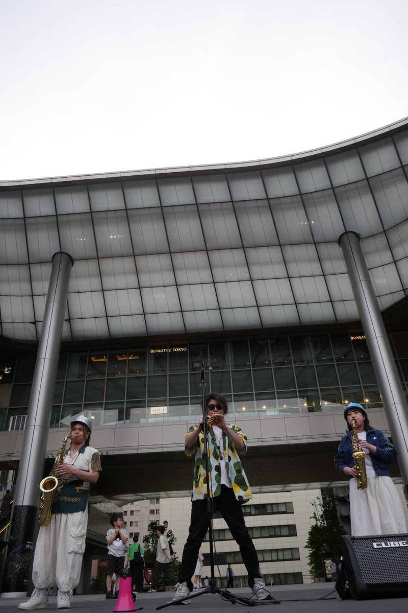 gingerer87's tweet photo. HIBI★Chazz-K 
TAKANAWA GATEWAY CITY　キッチンカーフェス

ひびちゃ的テッパン5曲
久しぶりにひび先生の情熱大陸ロングトーーーーンも感動
楽しかったです✨✨ https://t.co/3sLDgTTioK