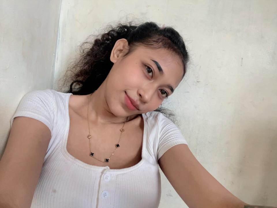sari tweet media