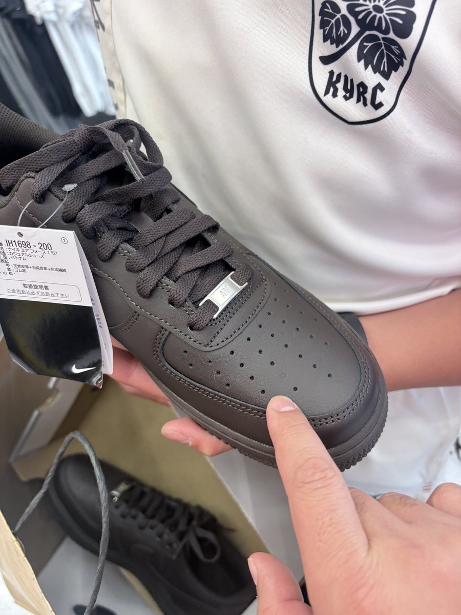 ilinkCEO_NOW's tweet image. 1つ穴が開いていない！
レアフォースワンをGET！！！

#鳥栖プレミアムアウトレット #nike #エアフォースワン