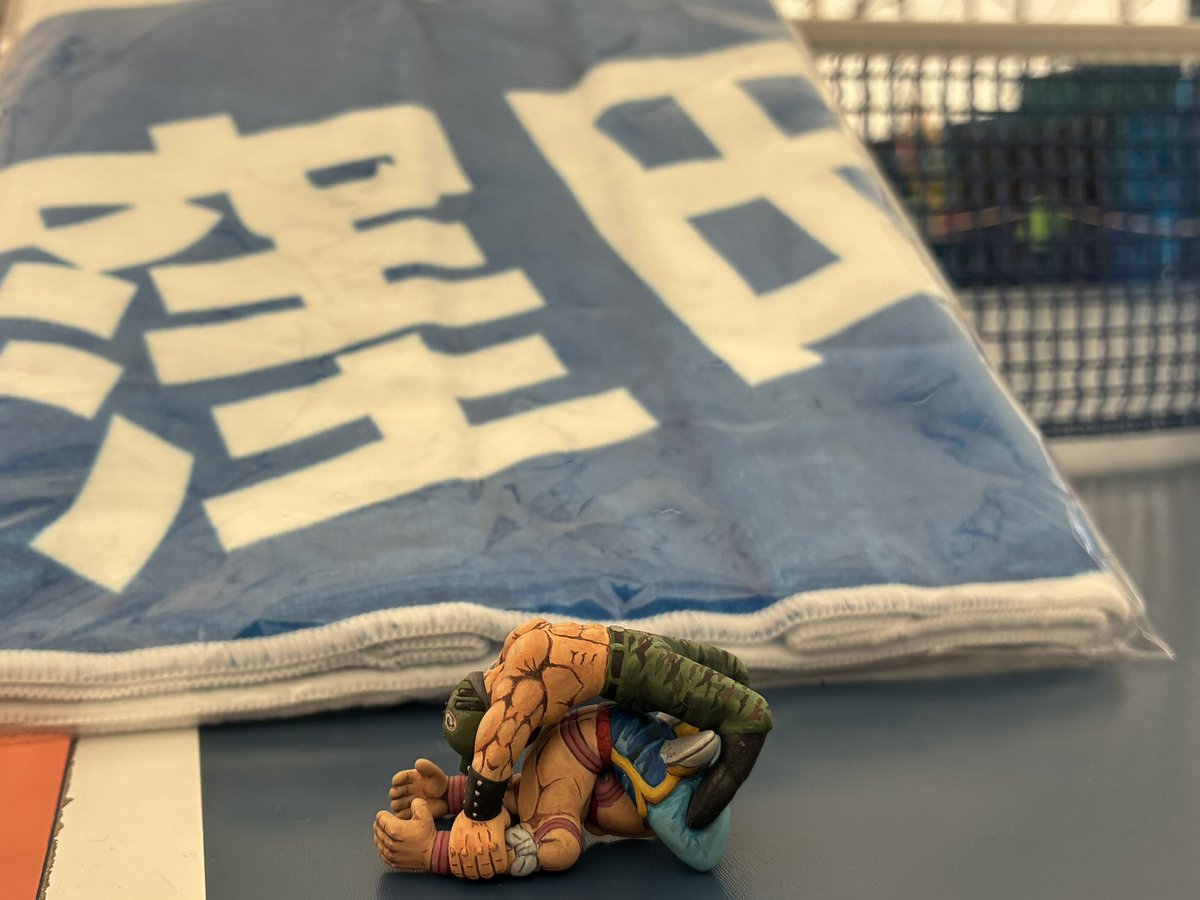 tnsp's tweet photo. 本日、卓球のシングル戦をしてきました。1ゲームマッチなので全勝できました。私は昔から初見には強かったです。慣れられる前に勝つ。アタル兄さんのアドバイスで勝てました。特に脱力バックカットが良かった。参加賞で貰ったタオル。調べたら水泳選手でした。笑 https://t.co/UudIbCs5ei