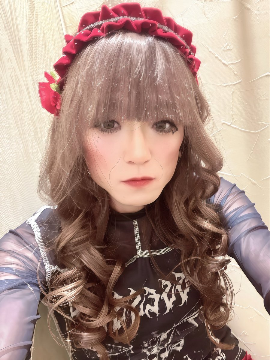 1ezHXxaRDVlbdyF's tweet photo. 間も無く本番🎸✨✨
サポートベース兼ヘアメイクアーティスト（プロ）のユリちゃんにHIZAKIさんっぽく仕上げて頂きました😚

#松戸ステージV 
#MADCLUB 
#ライブ告知 
#女装・男の娘 
#LIVE告知 https://t.co/Ebie06tyCq