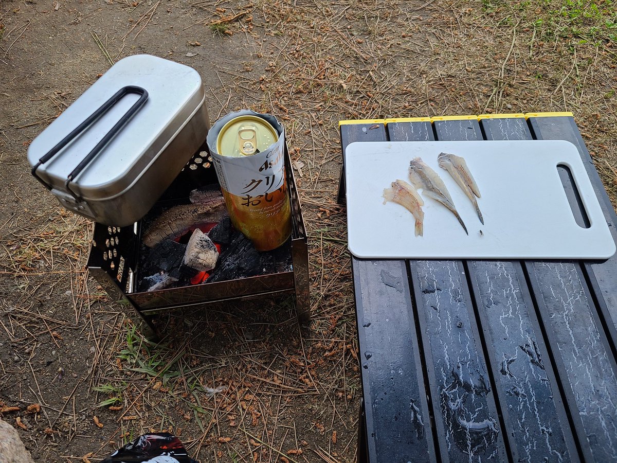 D_S_Dock's tweet image. 今日はご褒美！
結局全然つれなかったけどゆったり休みます！
貝は缶で酒蒸しにしてます
あとからカニ焼きます！！！！！
#釣り #BBQ #キャンプ