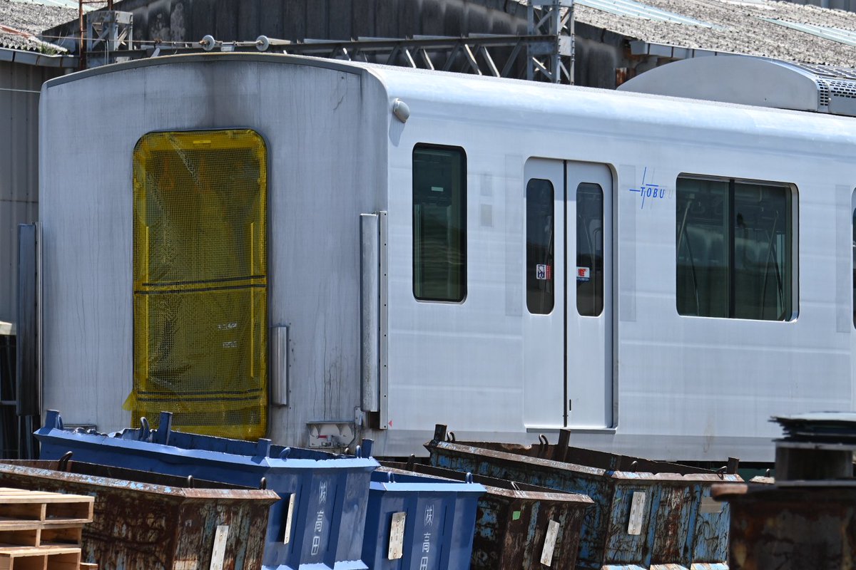 津覇（館林）に入場中な東武鉄道の野田線の60000系。 現在は61606Fなど