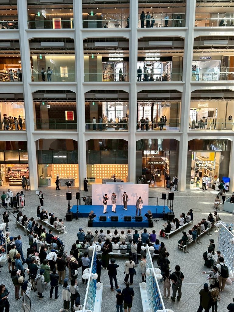 voicefour2022's tweet photo. 26/05/02土

東京丸の内
KITTEにて
歌ってきました！

voice fourでした！
高い吹き抜けで気持ち良く歌わせてもらいました。

出会えた皆さま
スタッフ関係者の皆さま
ありがとうございました！！

#voicefour
#KITTE
#acappella https://t.co/SEczvLEU07