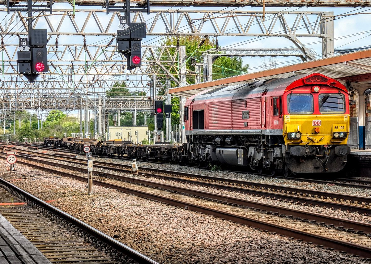 DownOnTheStour's tweet photo. One last adventure before heading to foreign shores? Sign me up ✍️

Day out with little one so we're headed westbound on required 805013 so let's get this day started 🙌

#DOTS #trainphotography #railwayphotography #class66 #evero #CAF #crewe #required https://t.co/oPIwtgEGdC